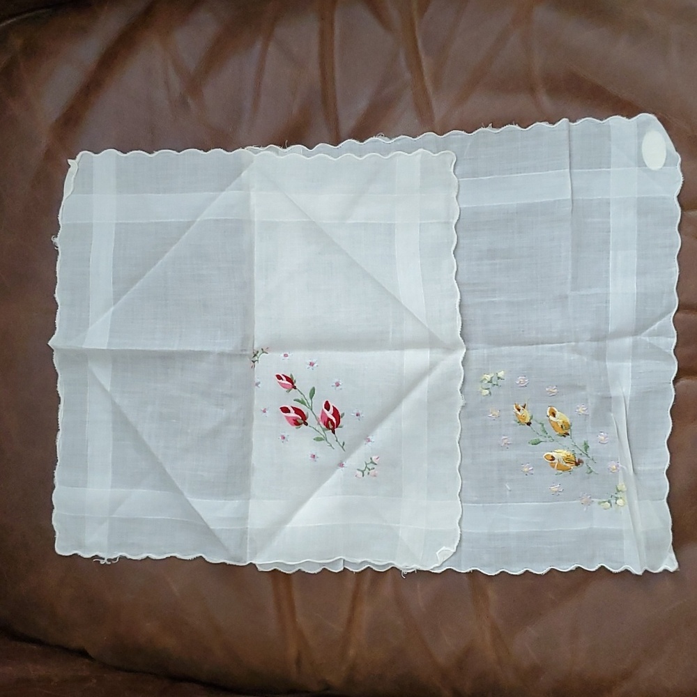 Vintage Embroidered Floral Handkerchiefs Set of 4
